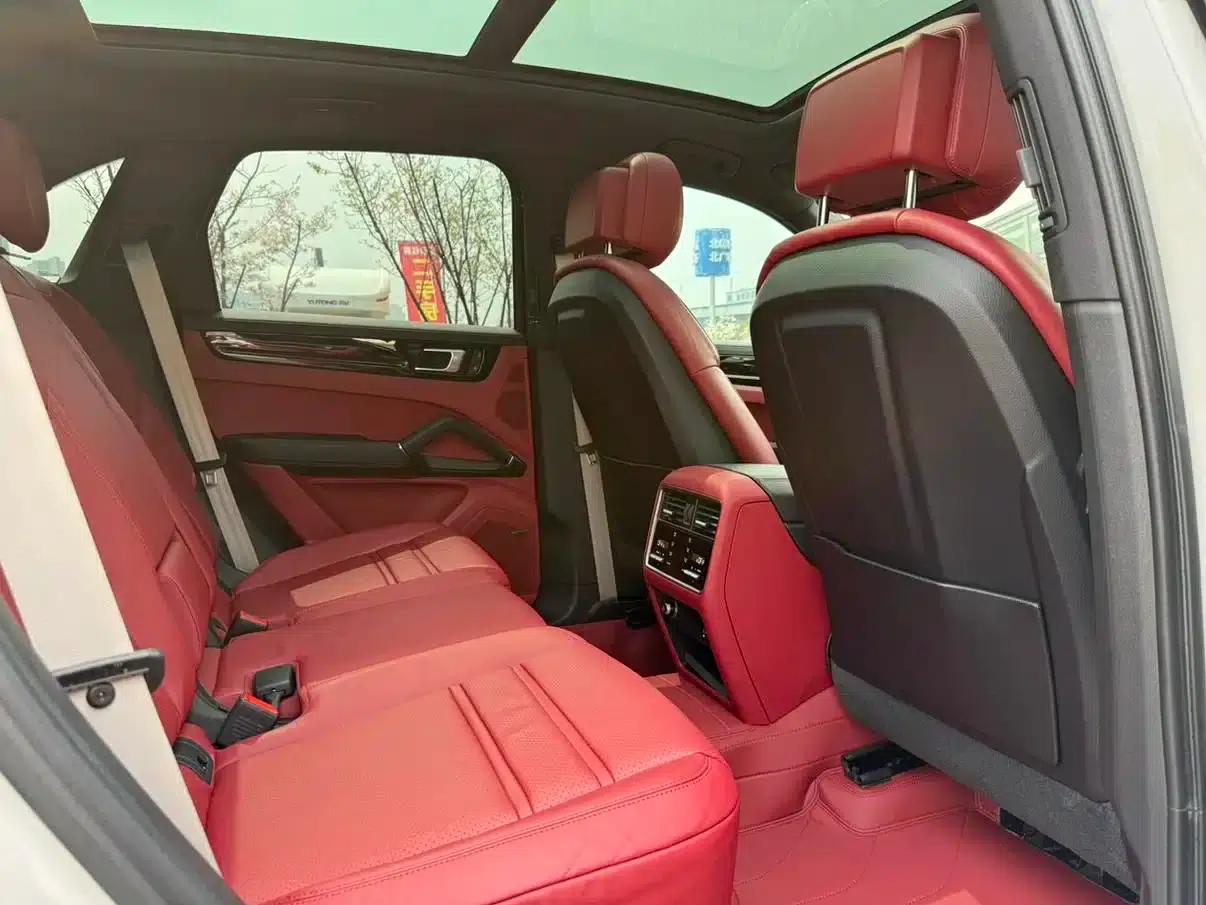 2023 Cayenne 3.0T Platinum Edition — миниатюра 12