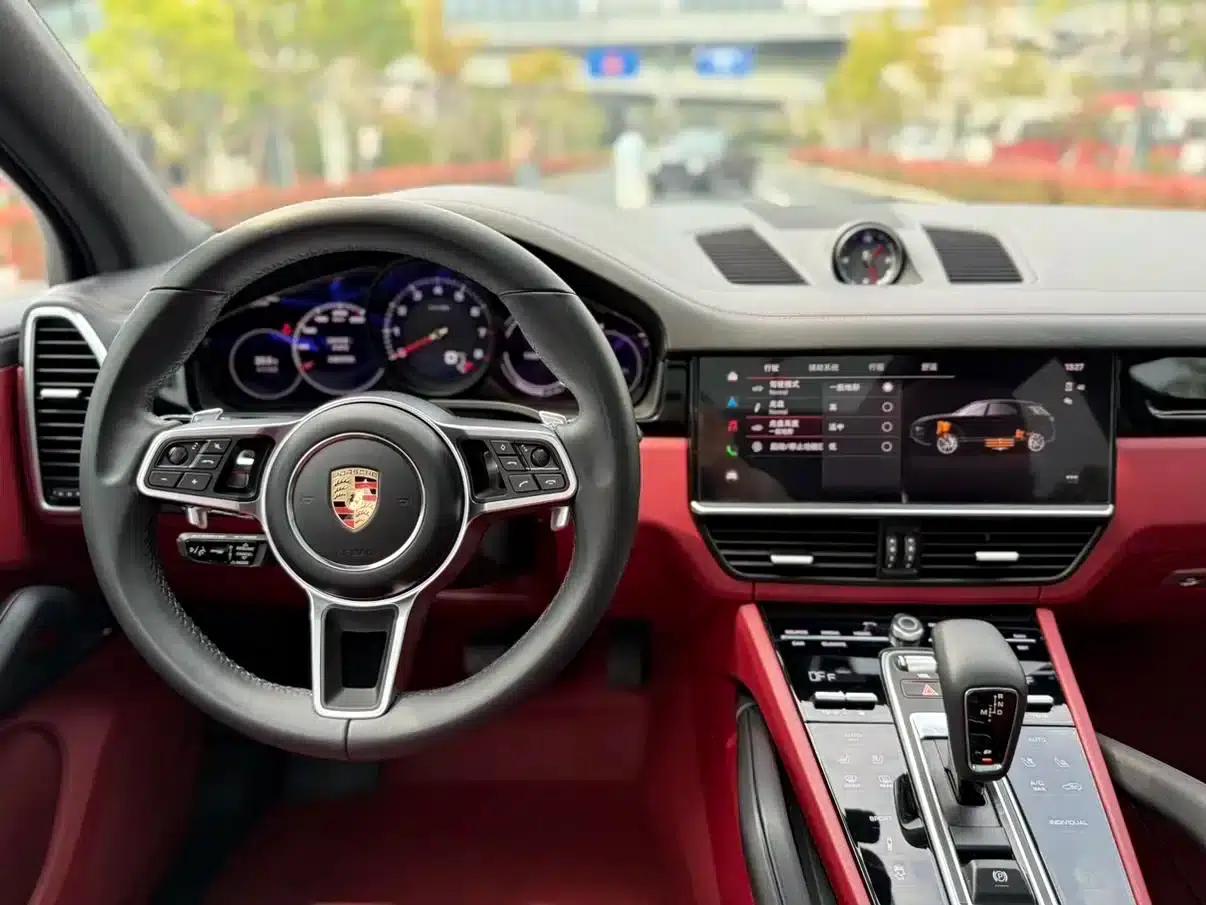 2023 Cayenne 3.0T Platinum Edition — миниатюра 13