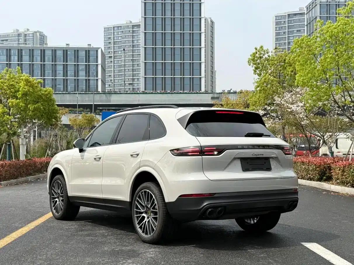 2023 Cayenne 3.0T Platinum Edition — миниатюра 5