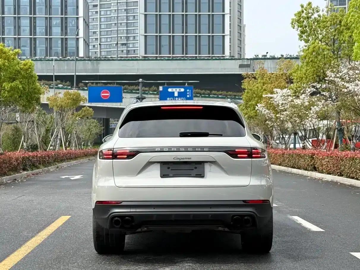 2023 Cayenne 3.0T Platinum Edition — миниатюра 6