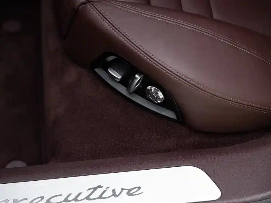 2017 Panamera Executive Long Wheelbase 3.0T — миниатюра 12