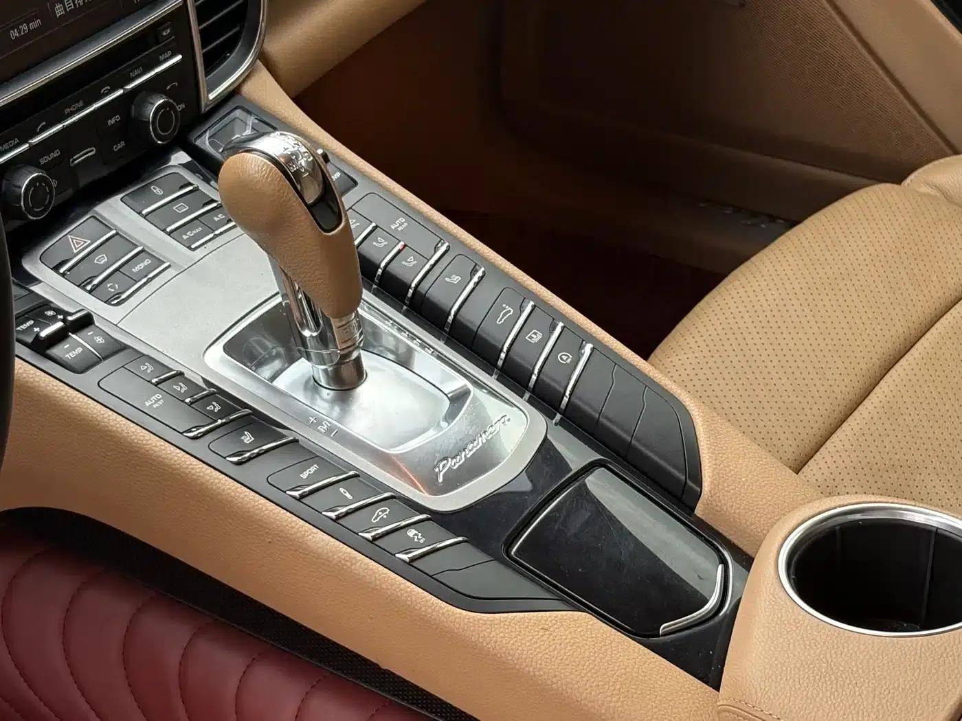 Panamera 2013 Panamera 4 Platinum Edition 3.6L — миниатюра 16