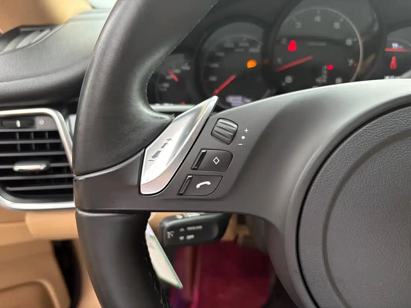 Panamera 2013 Panamera 4 Platinum Edition 3.6L — миниатюра 10