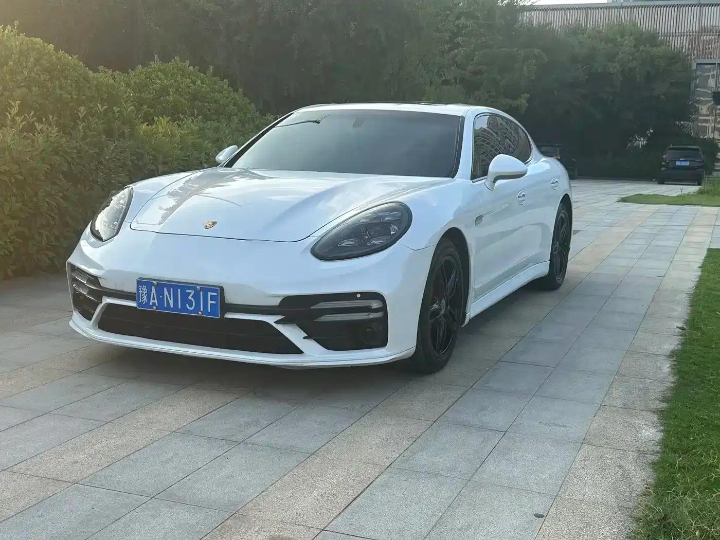 Panamera 2013 Panamera 4 Platinum Edition 3.6L — миниатюра 1