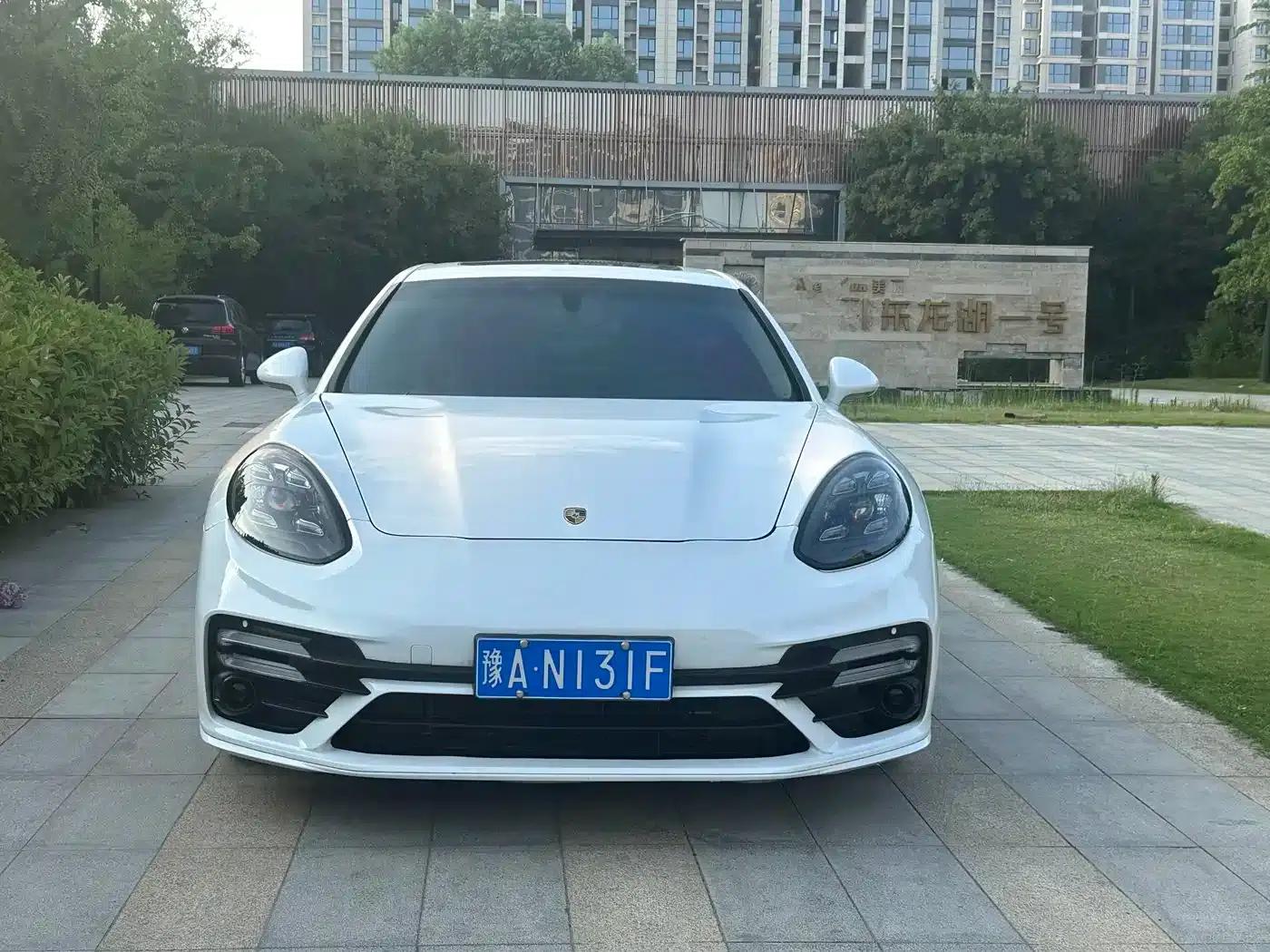 Panamera 2013 Panamera 4 Platinum Edition 3.6L — миниатюра 2