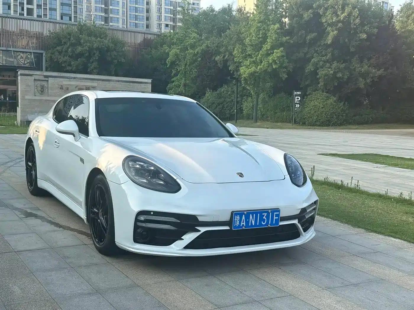 Panamera 2013 Panamera 4 Platinum Edition 3.6L — миниатюра 3