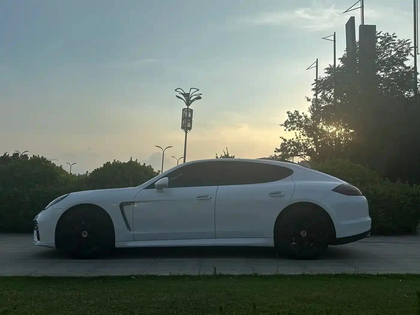 Panamera 2013 Panamera 4 Platinum Edition 3.6L — миниатюра 4