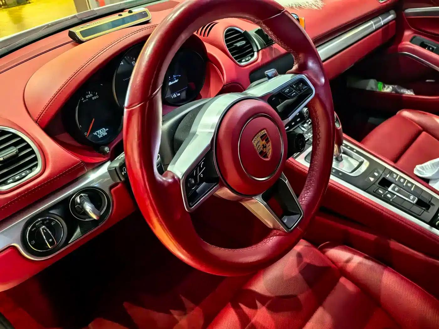 2022 Porsche 718 Boxster 2.0T — миниатюра 3