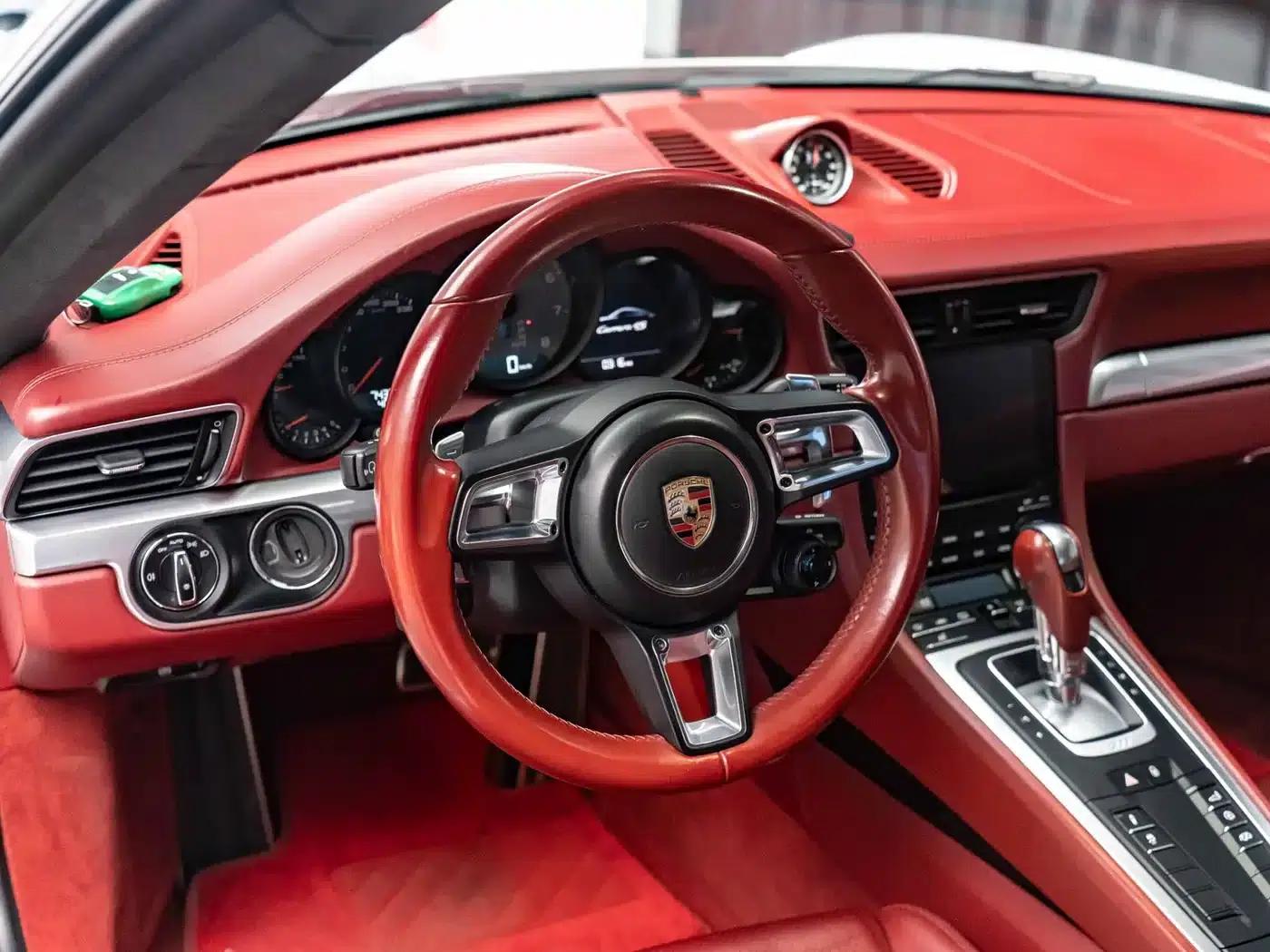 2016 Porsche 911 Carrera 4S 3.0T — миниатюра 10