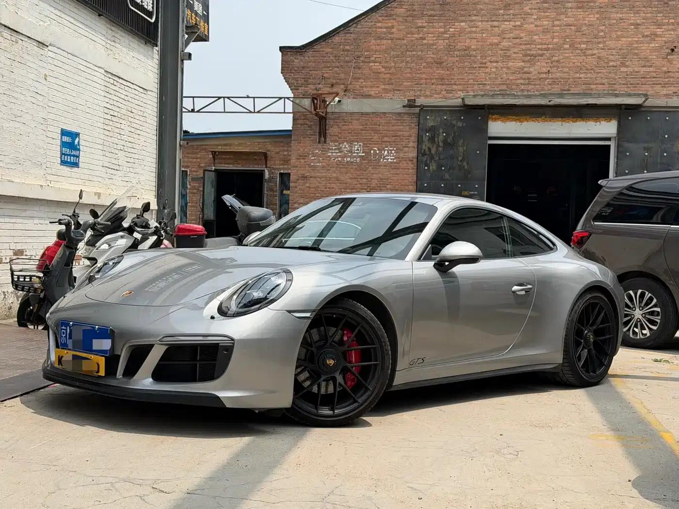 Porsche 911 2017 Carrera 4 GTS 3.0T — миниатюра 1