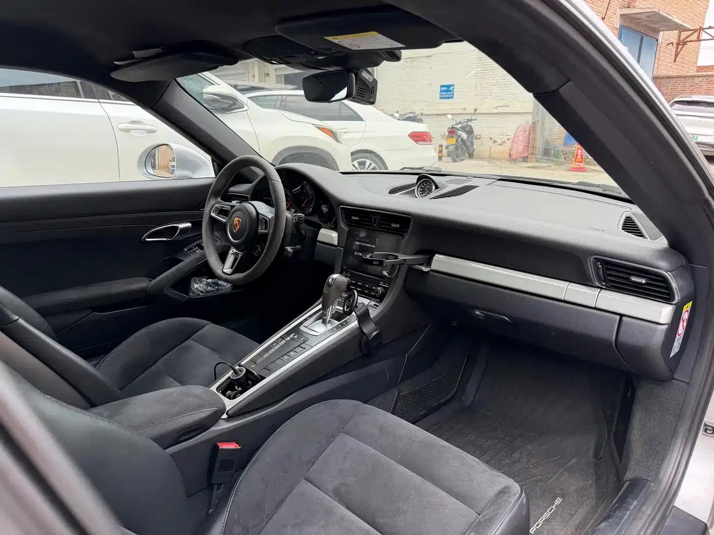 Porsche 911 2017 Carrera 4 GTS 3.0T — миниатюра 11