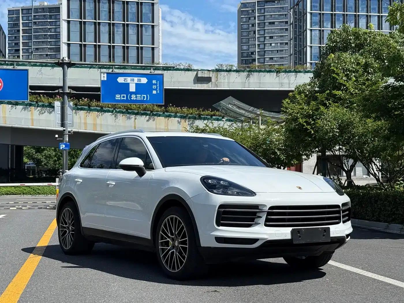 2019 Cayenne E-Hybrid 2.0T — миниатюра 3