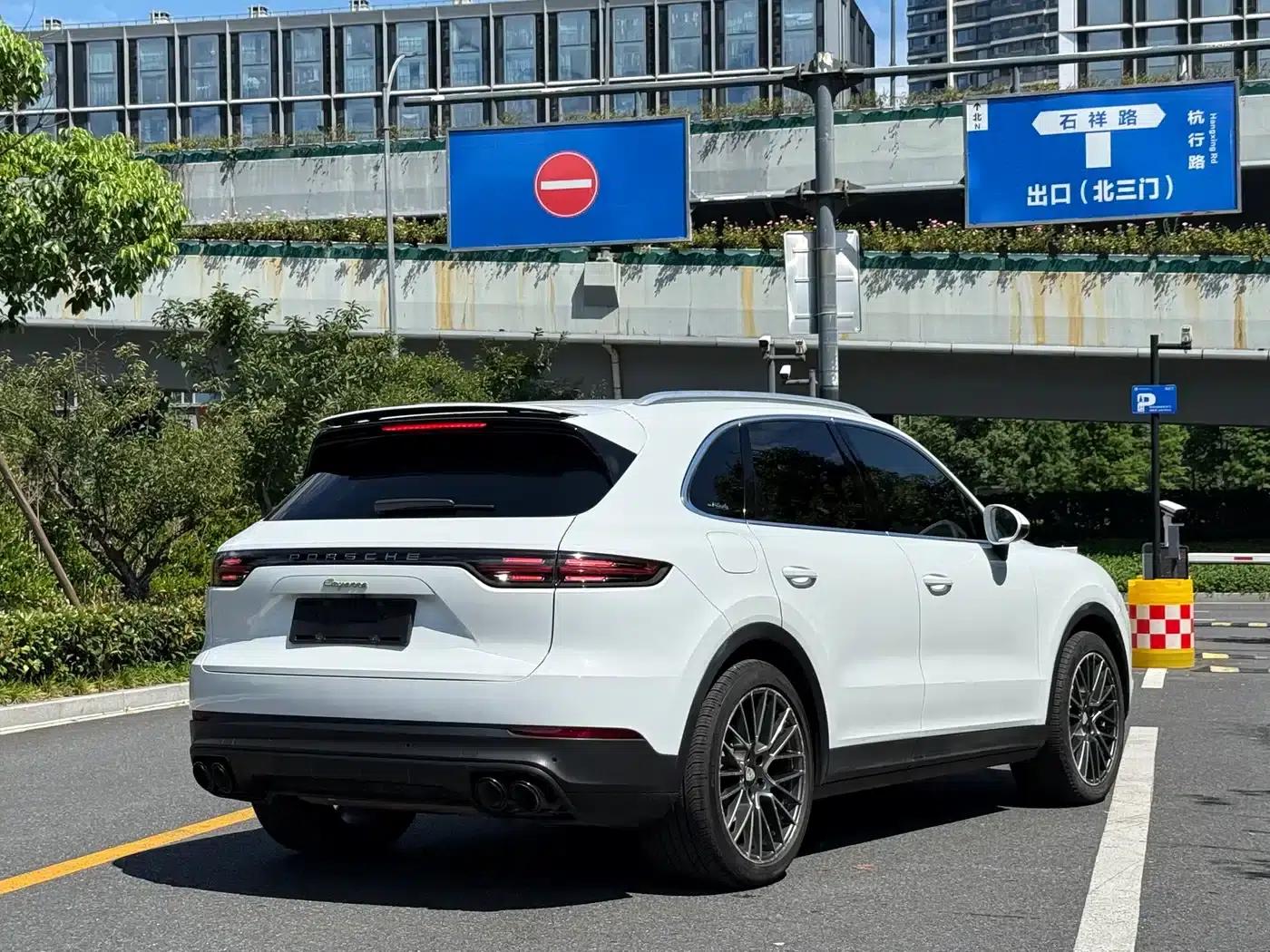 2019 Cayenne E-Hybrid 2.0T — миниатюра 5