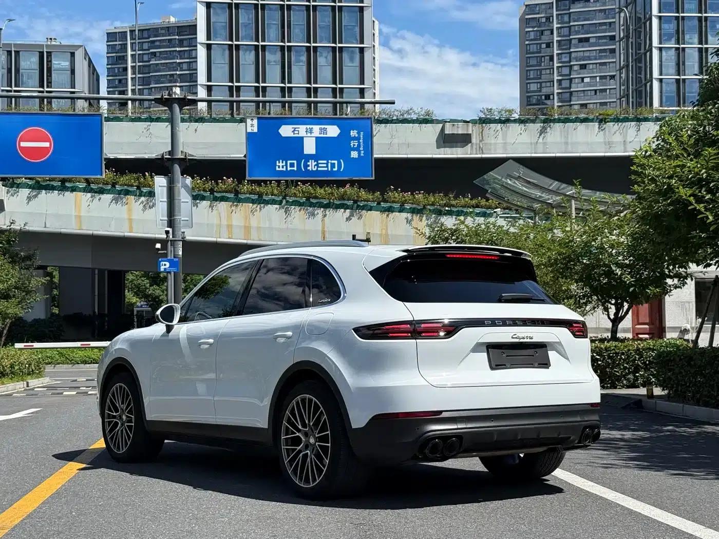 2019 Cayenne E-Hybrid 2.0T — миниатюра 7