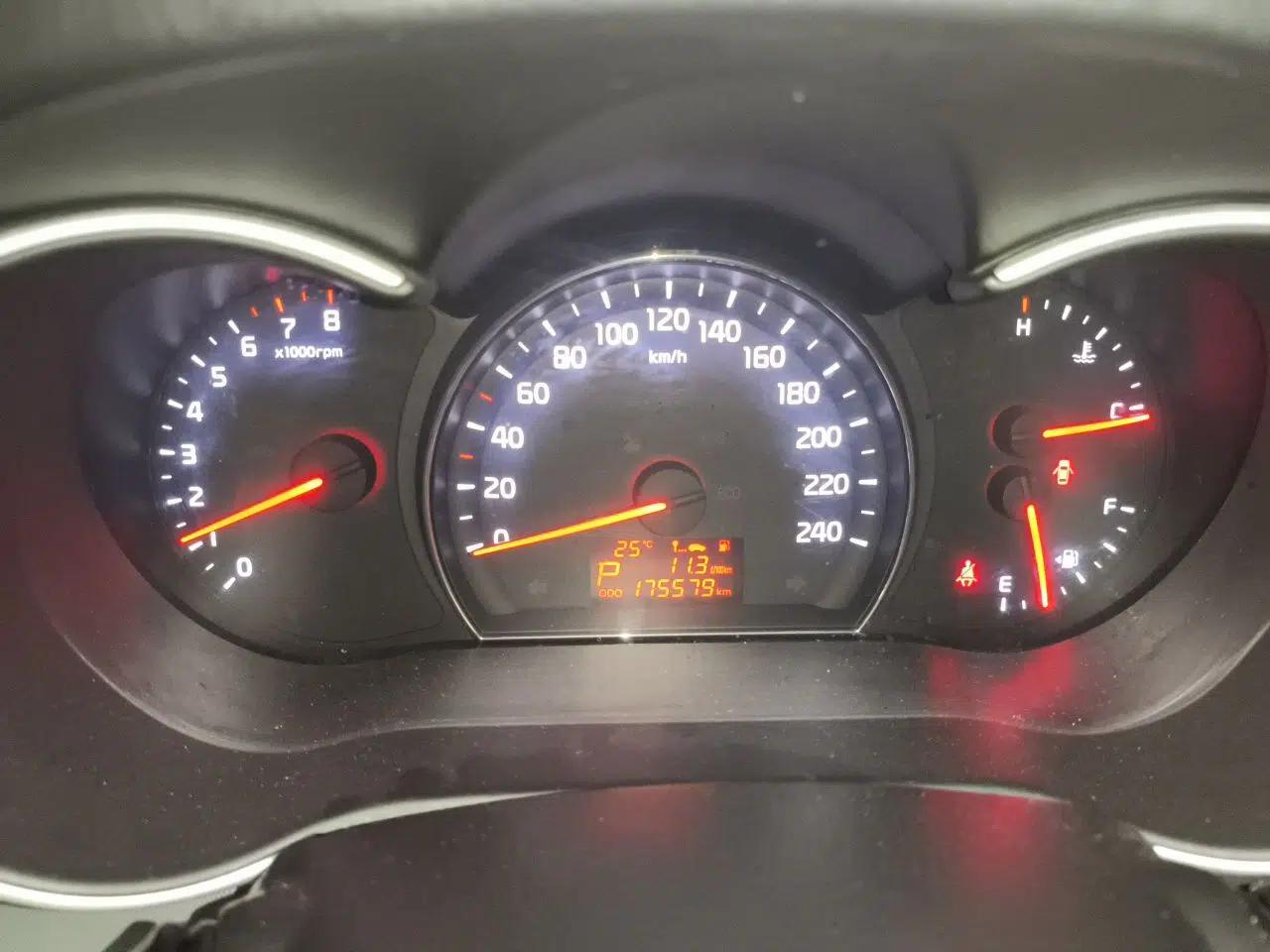 Kia Sorento 2013 2.4L 5-Seater Gasoline Comfort Edition — миниатюра 11