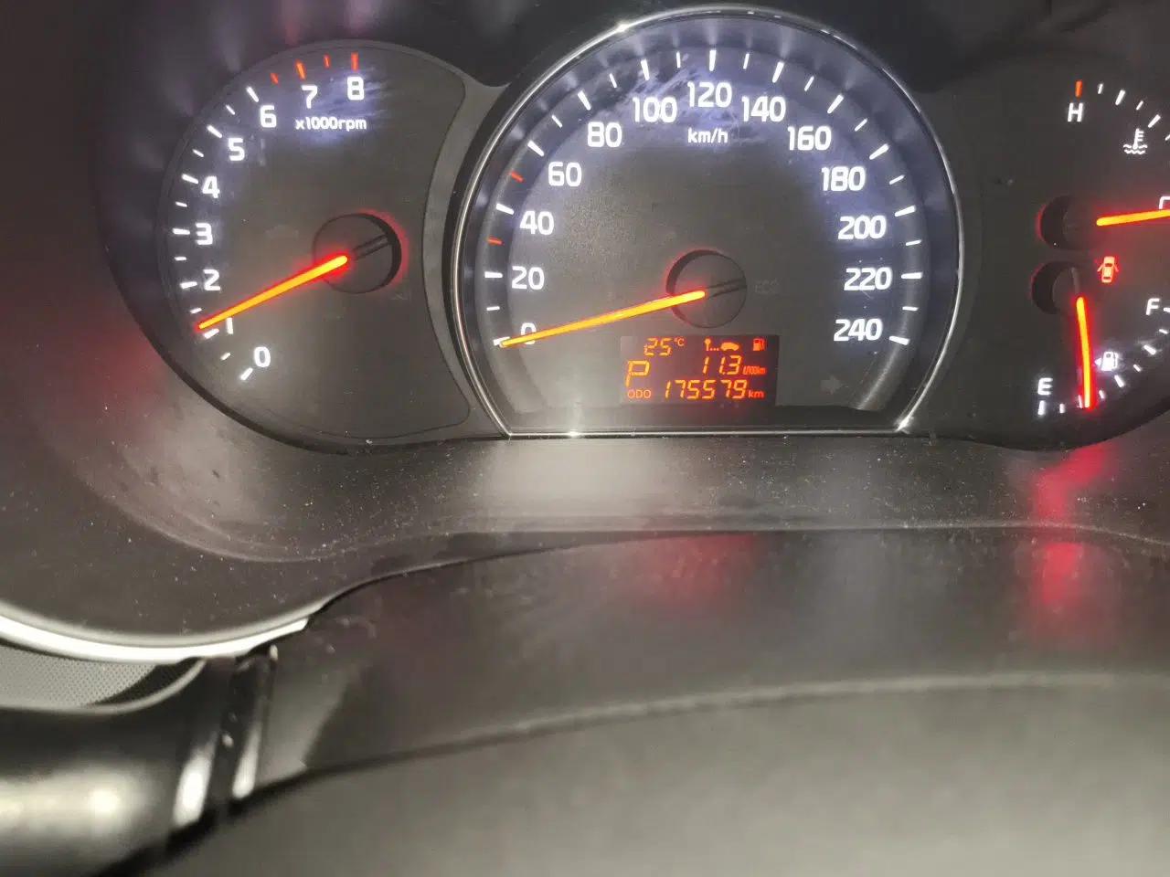Kia Sorento 2013 2.4L 5-Seater Gasoline Comfort Edition — миниатюра 12