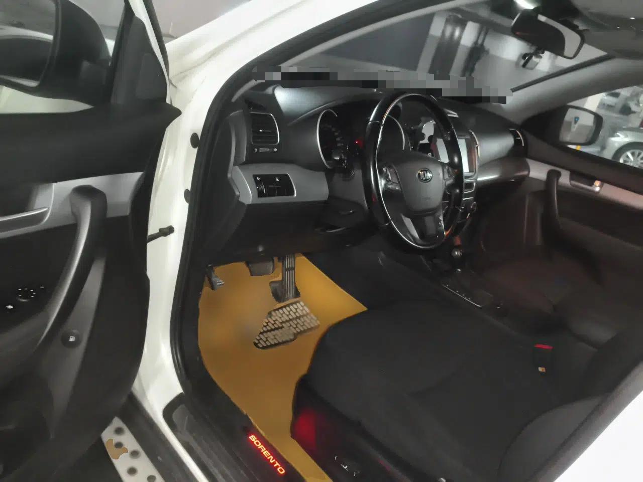 Kia Sorento 2013 2.4L 5-Seater Gasoline Comfort Edition — миниатюра 16