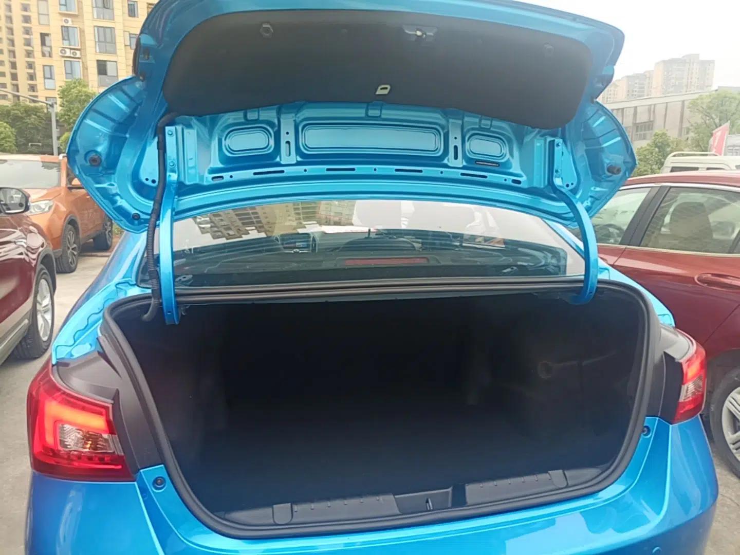 Chery Arrizo 5 2018 1.5L Manual Tribute to Youth Edition — миниатюра 27