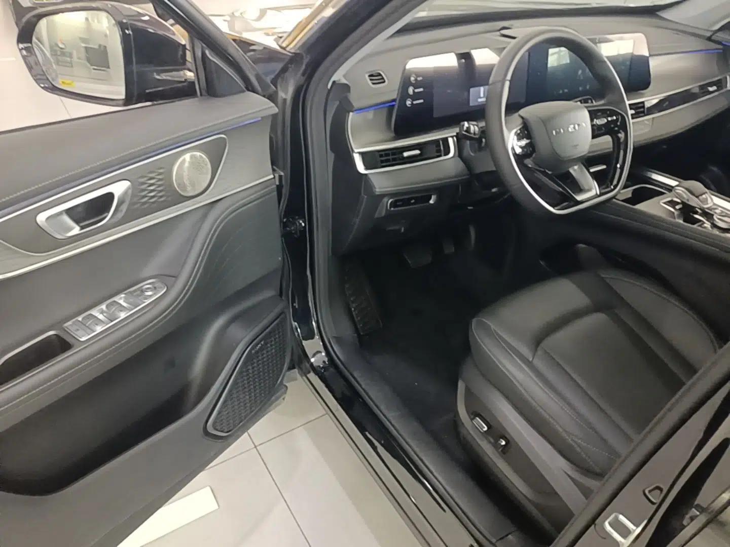 Chery Tiggo 8 PRO 2025 290T Two-Wheel-Drive Luxury Edition — миниатюра 18
