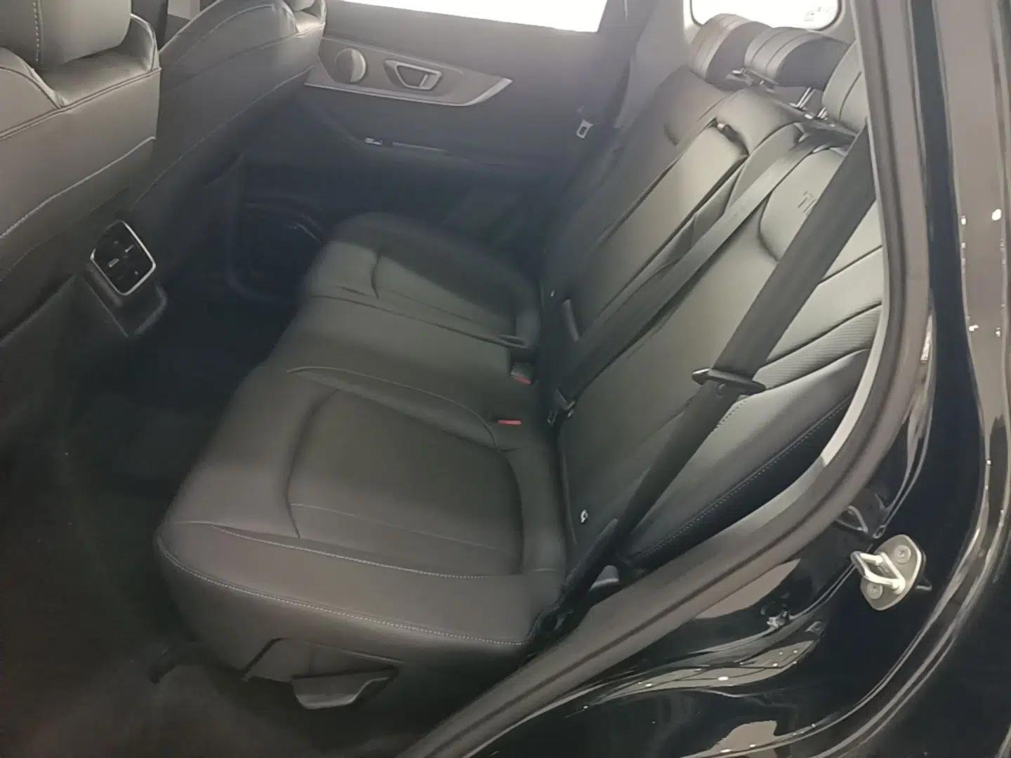 Chery Tiggo 8 PRO 2025 290T Two-Wheel-Drive Luxury Edition — миниатюра 20