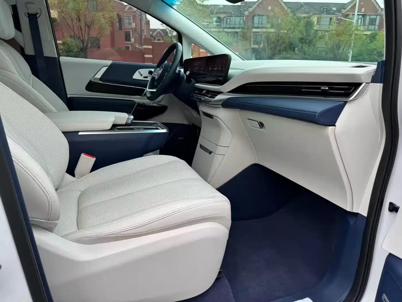 Century 2023 2.0T 7-Seat Luxury Edition — миниатюра 34