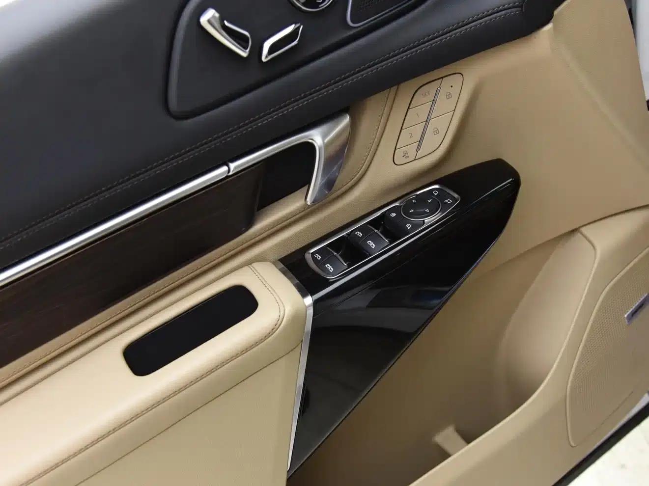 Century 2023 2.0T Seven-Seat Premium Edition — миниатюра 15