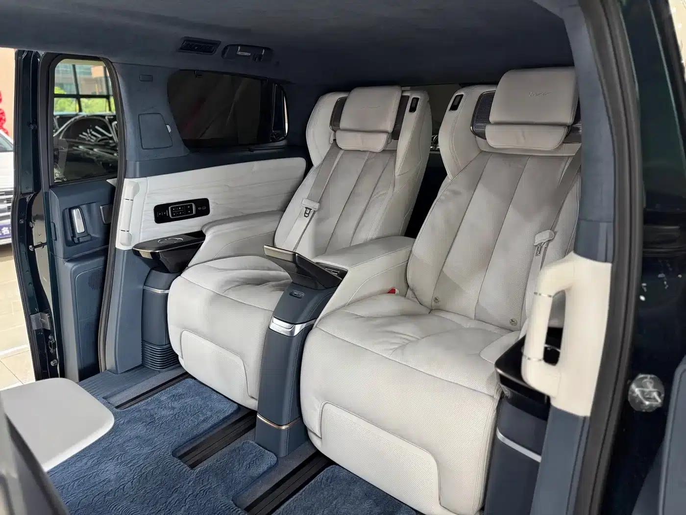 Century 2025 2.0T Four-Seat Private Edition — миниатюра 20