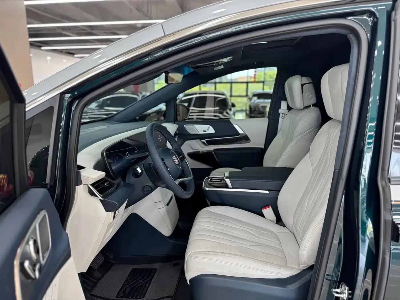 Century 2025 2.0T Four-Seat Private Edition — миниатюра 6