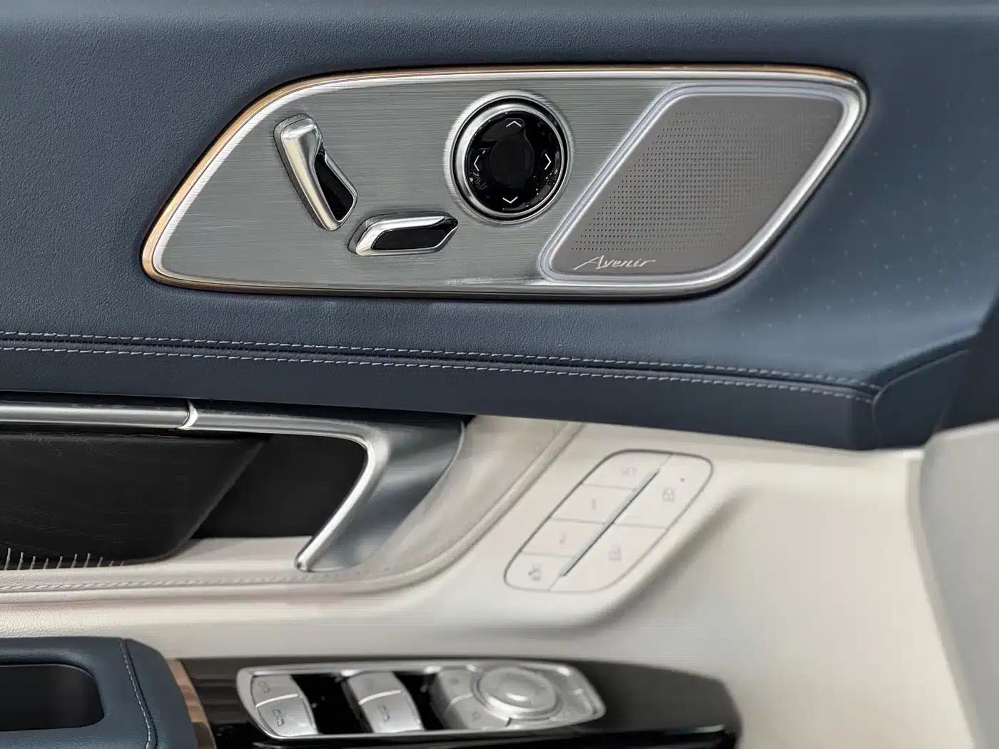 Century 2025 2.0T Four-Seat Private Edition — миниатюра 7