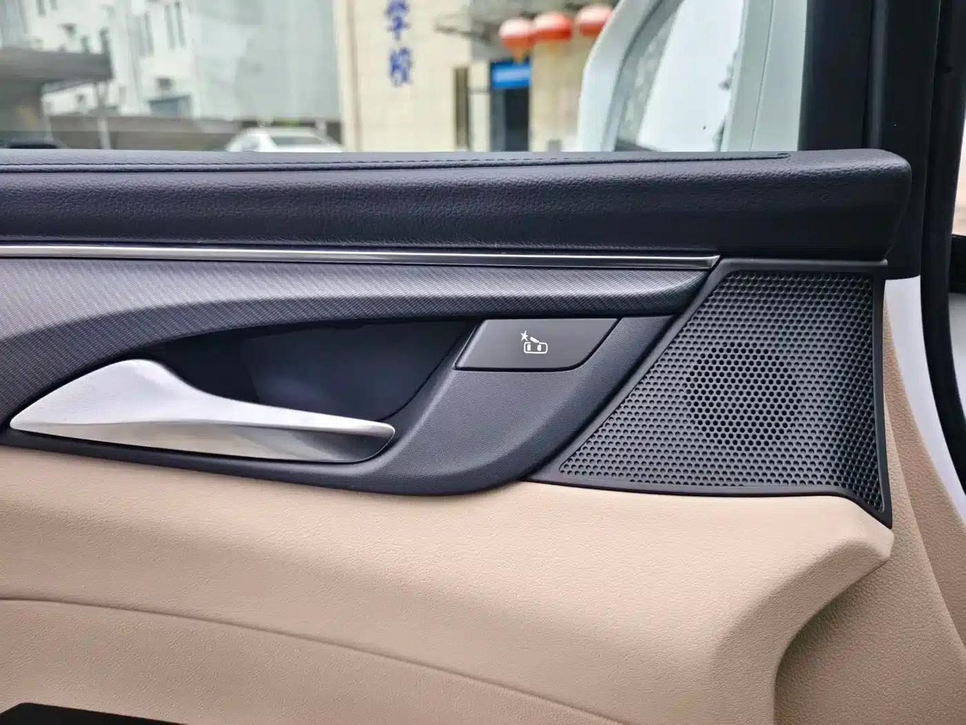 Buick GL8 PHEV 2025 Land Cruiser Premium Edition — миниатюра 11