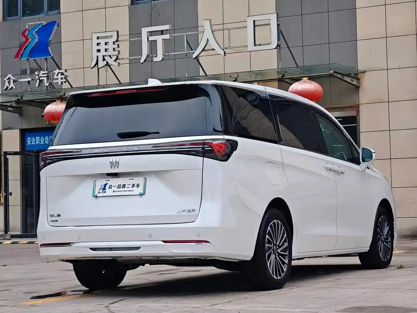 Buick GL8 PHEV 2025 Land Cruiser Premium Edition — миниатюра 7