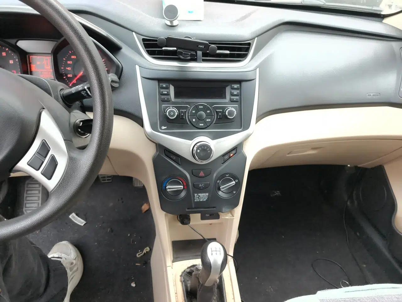 Chery Fengyun 2 2014 Hatchback 1.5L Manual New Youth Edition — миниатюра 13
