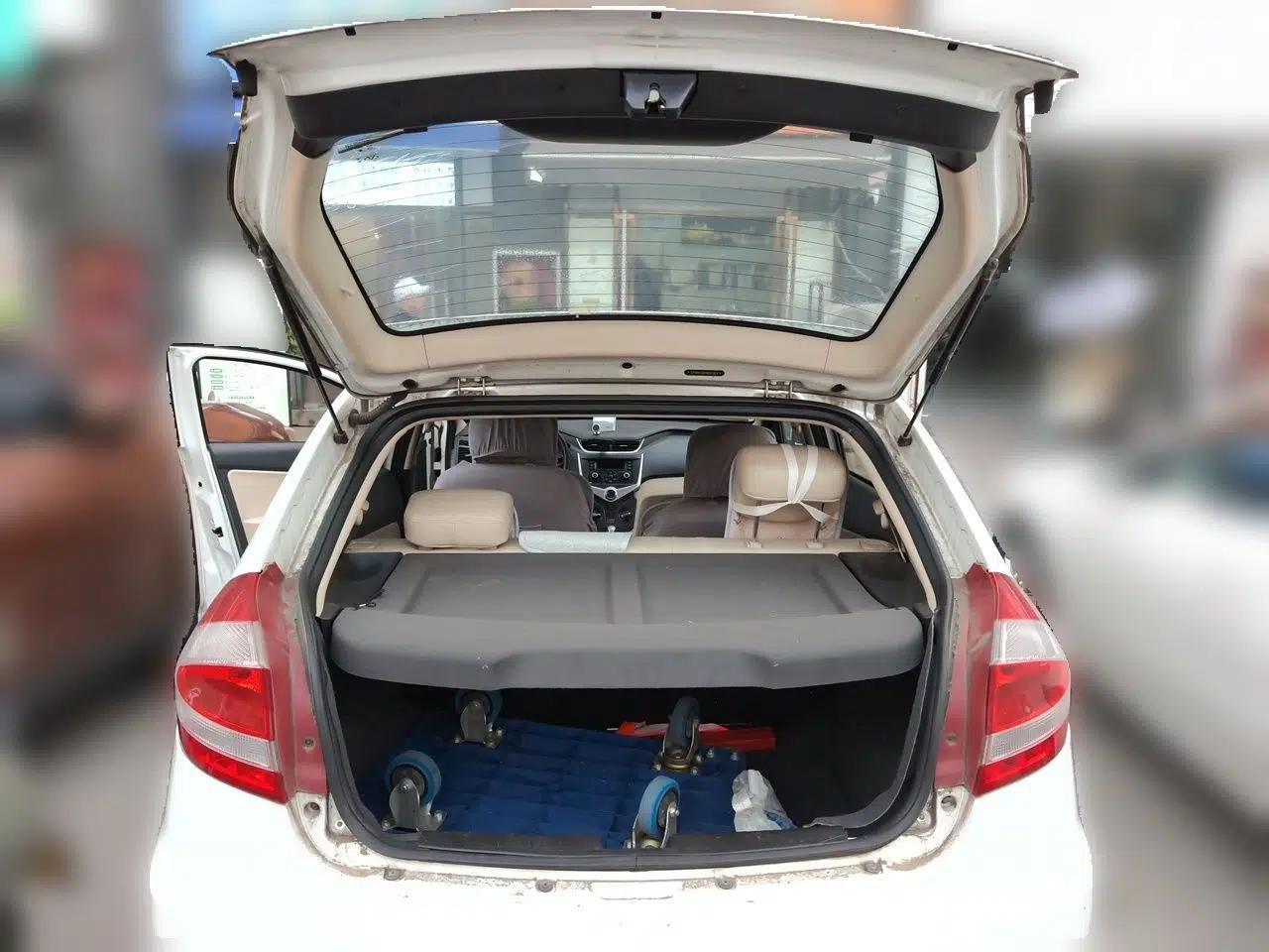 Chery Fengyun 2 2014 Hatchback 1.5L Manual New Youth Edition — миниатюра 19