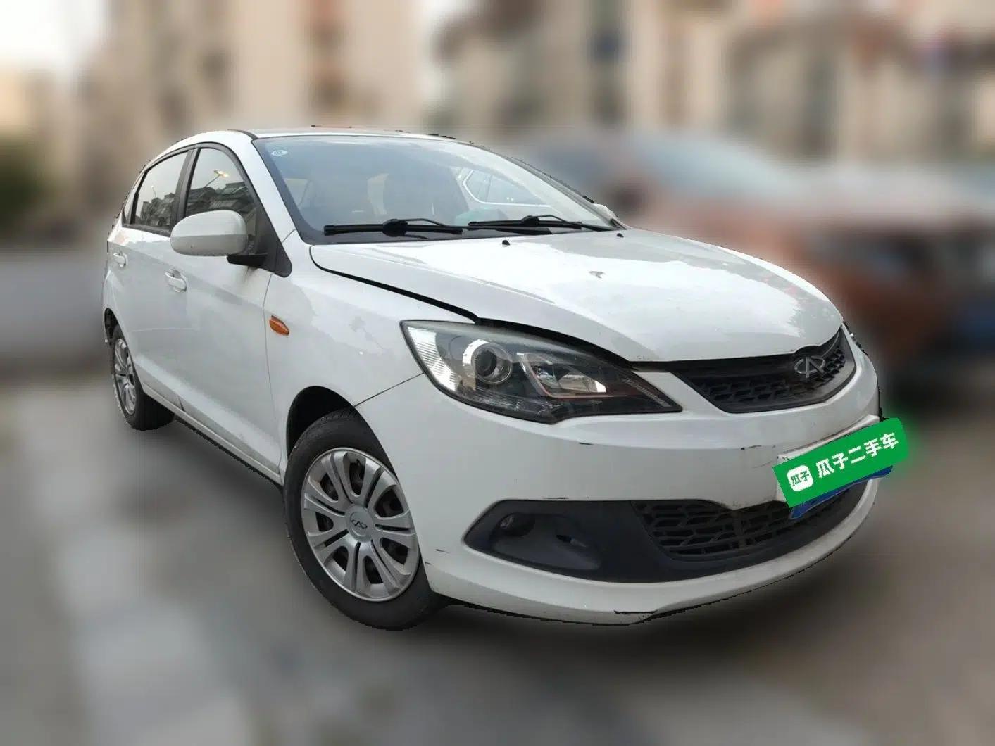Chery Fengyun 2 2014 Hatchback 1.5L Manual New Youth Edition — миниатюра 3