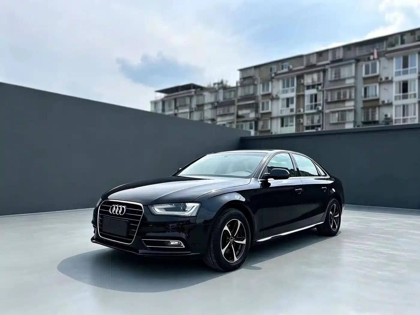 Audi A4L 2013 35 TFSI Automatic Standard Edition — миниатюра 1