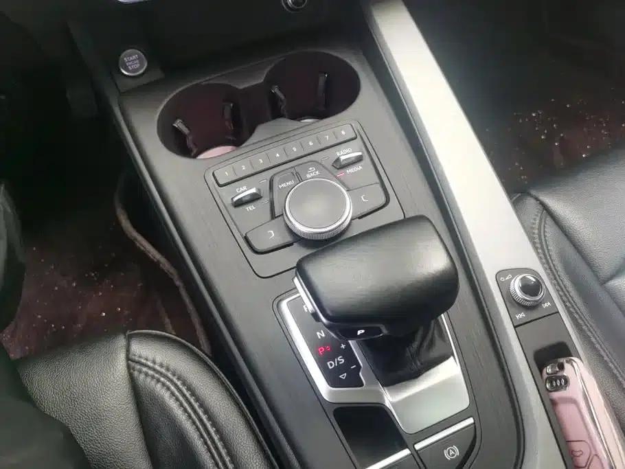 Audi A4L 2017 Plus 40 TFSI Fashion Edition — миниатюра 16