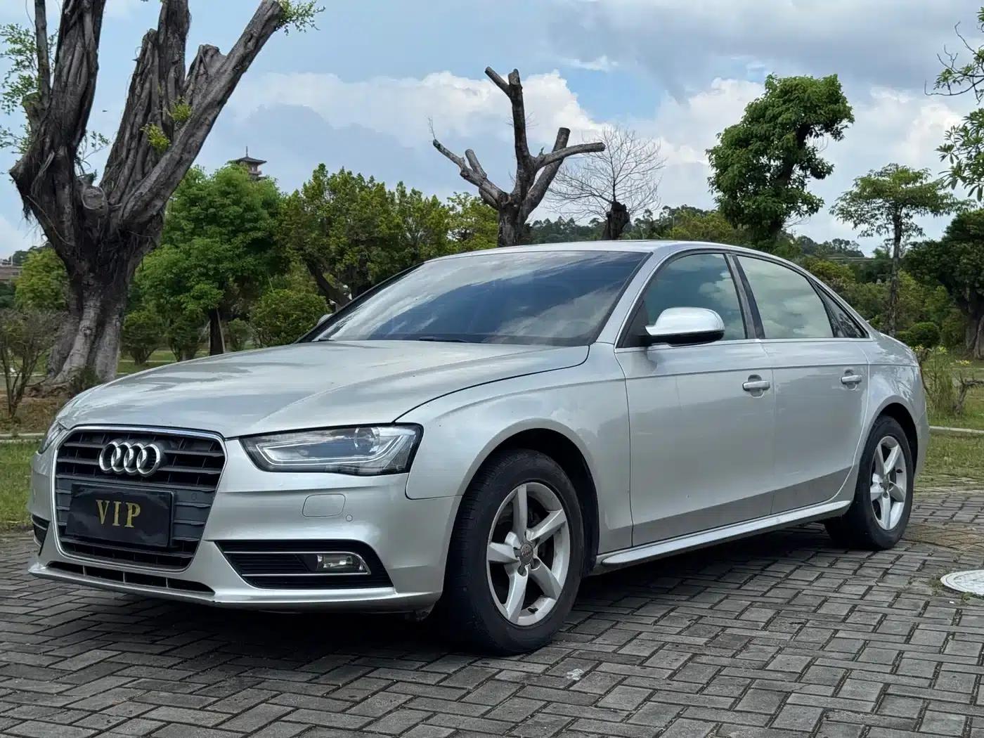 Audi A4L 2013 35 TFSI Automatic Comfort — миниатюра 1