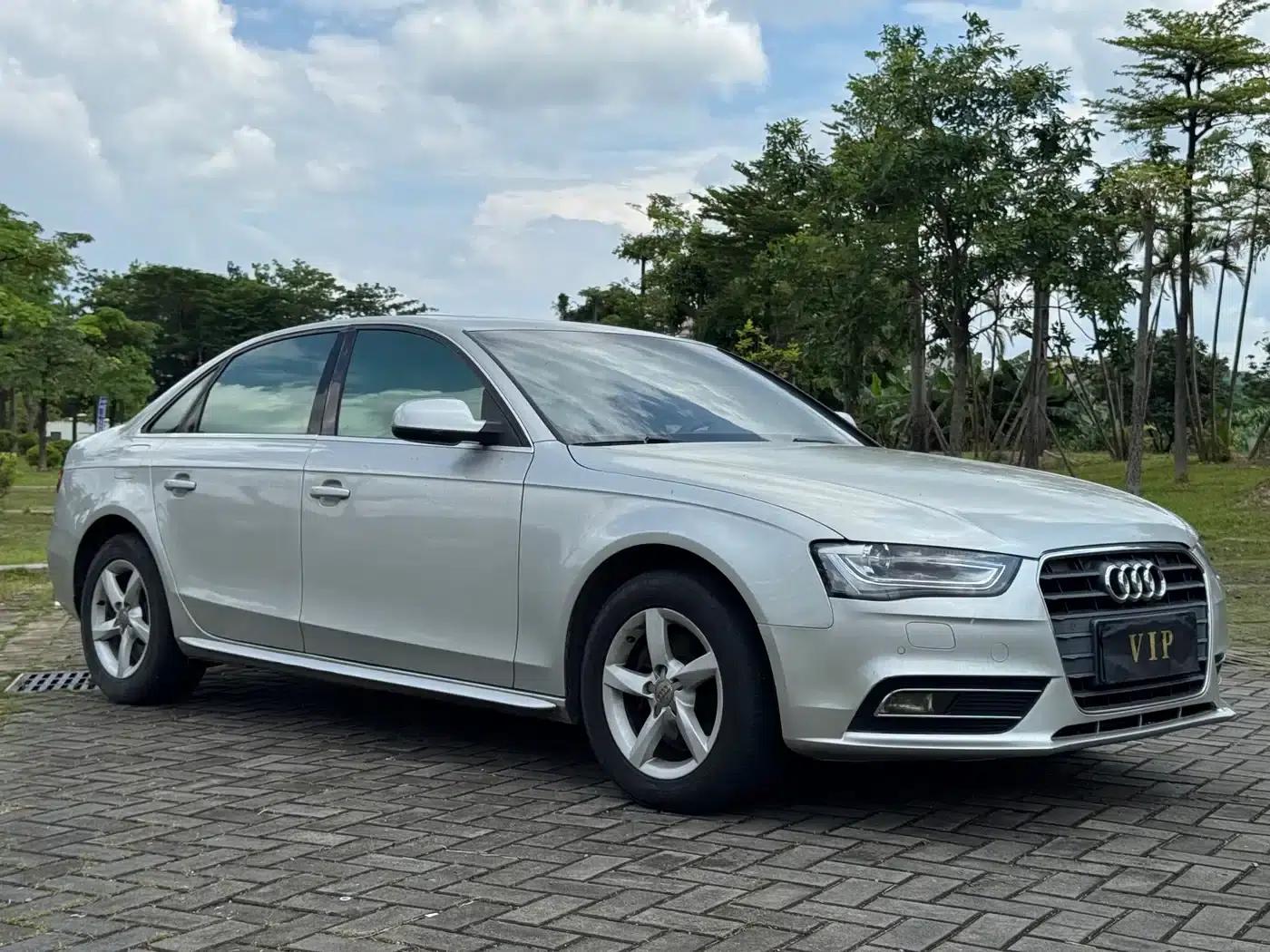 Audi A4L 2013 35 TFSI Automatic Comfort — миниатюра 3
