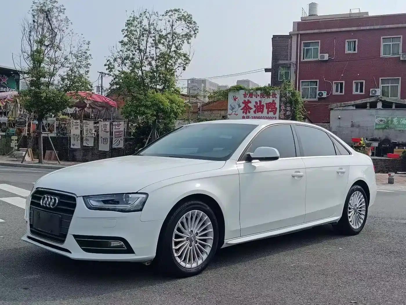 Audi A4L 2013 35 TFSI Automatic Comfort — миниатюра 1