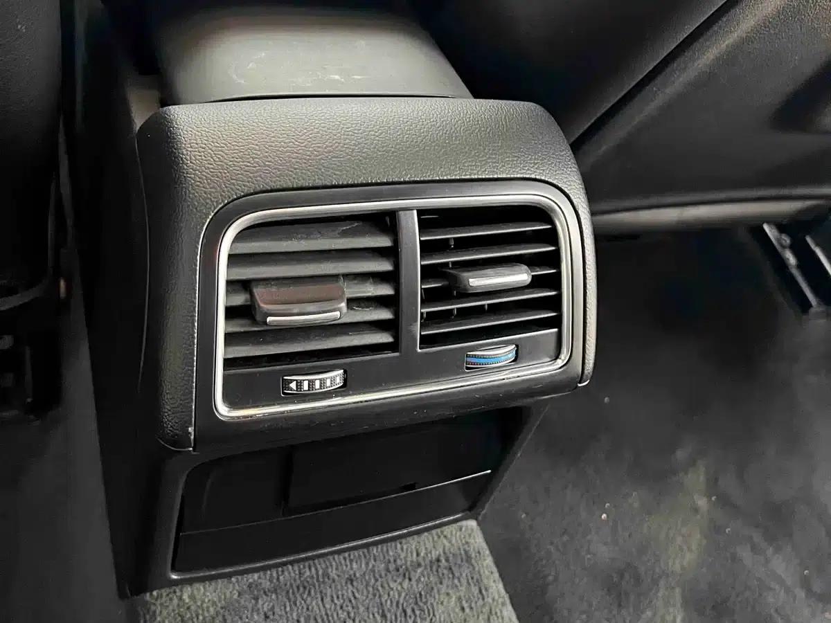 Audi A4L 2015 35 TFSI Automatic Standard Edition — миниатюра 13