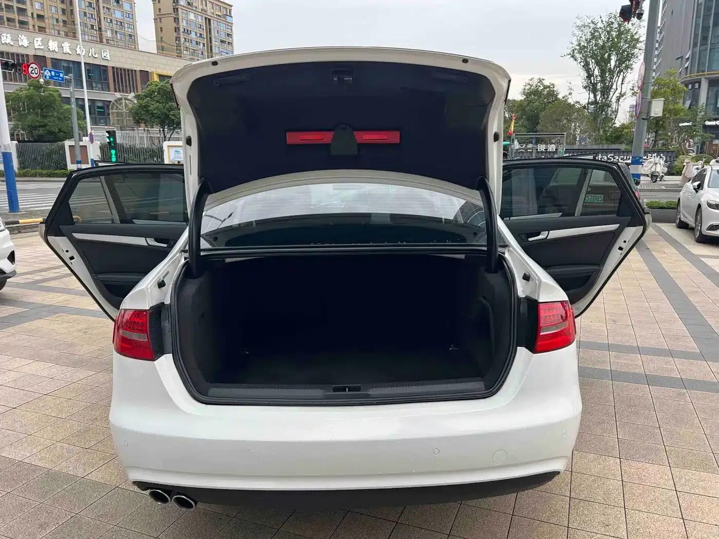 Audi A4L 2015 35 TFSI Automatic Standard Edition — миниатюра 15