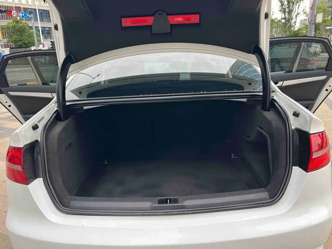 Audi A4L 2015 35 TFSI Automatic Standard Edition — миниатюра 16