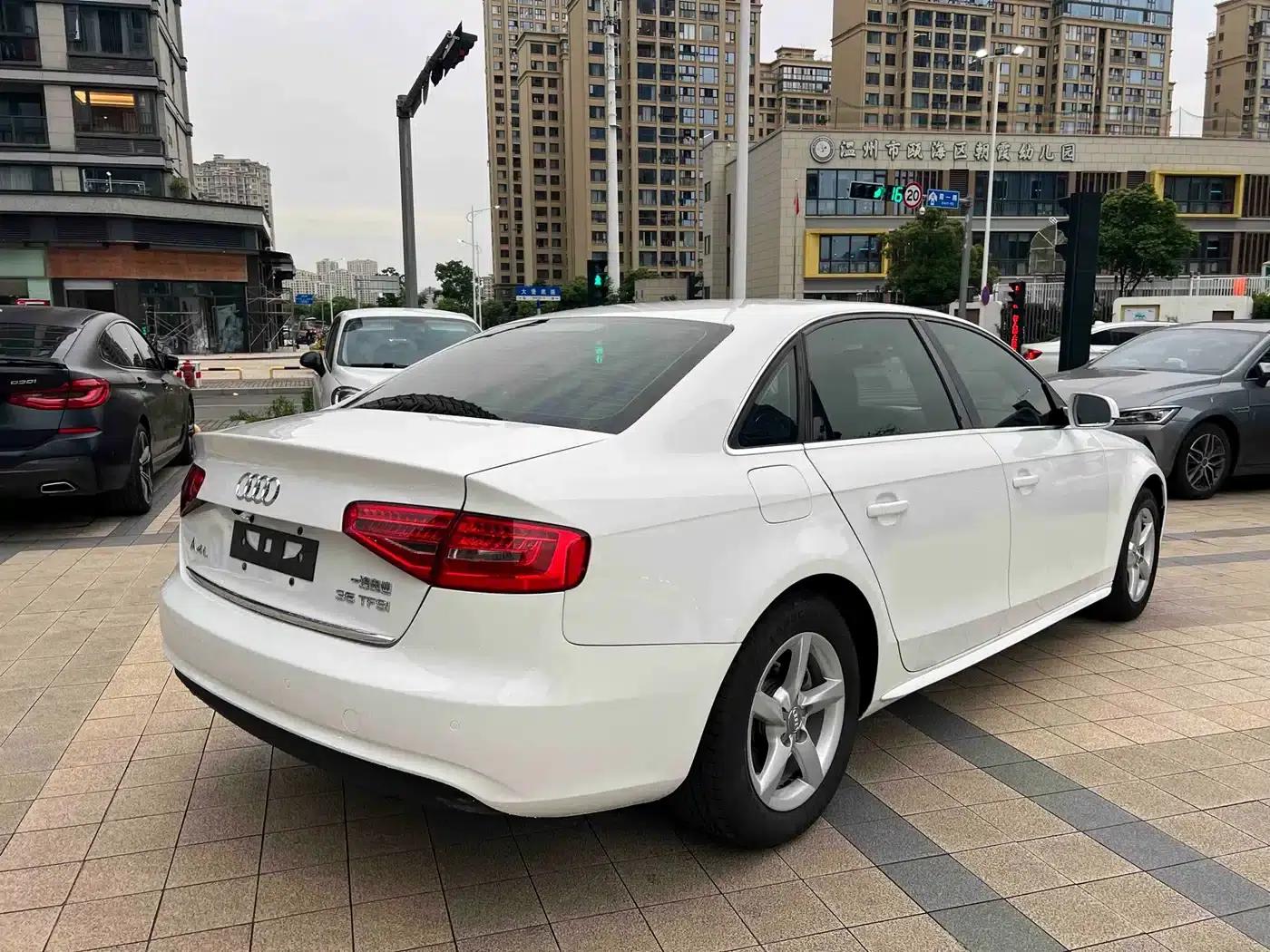Audi A4L 2015 35 TFSI Automatic Standard Edition — миниатюра 19