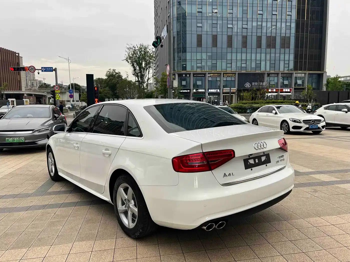 Audi A4L 2015 35 TFSI Automatic Standard Edition — миниатюра 22