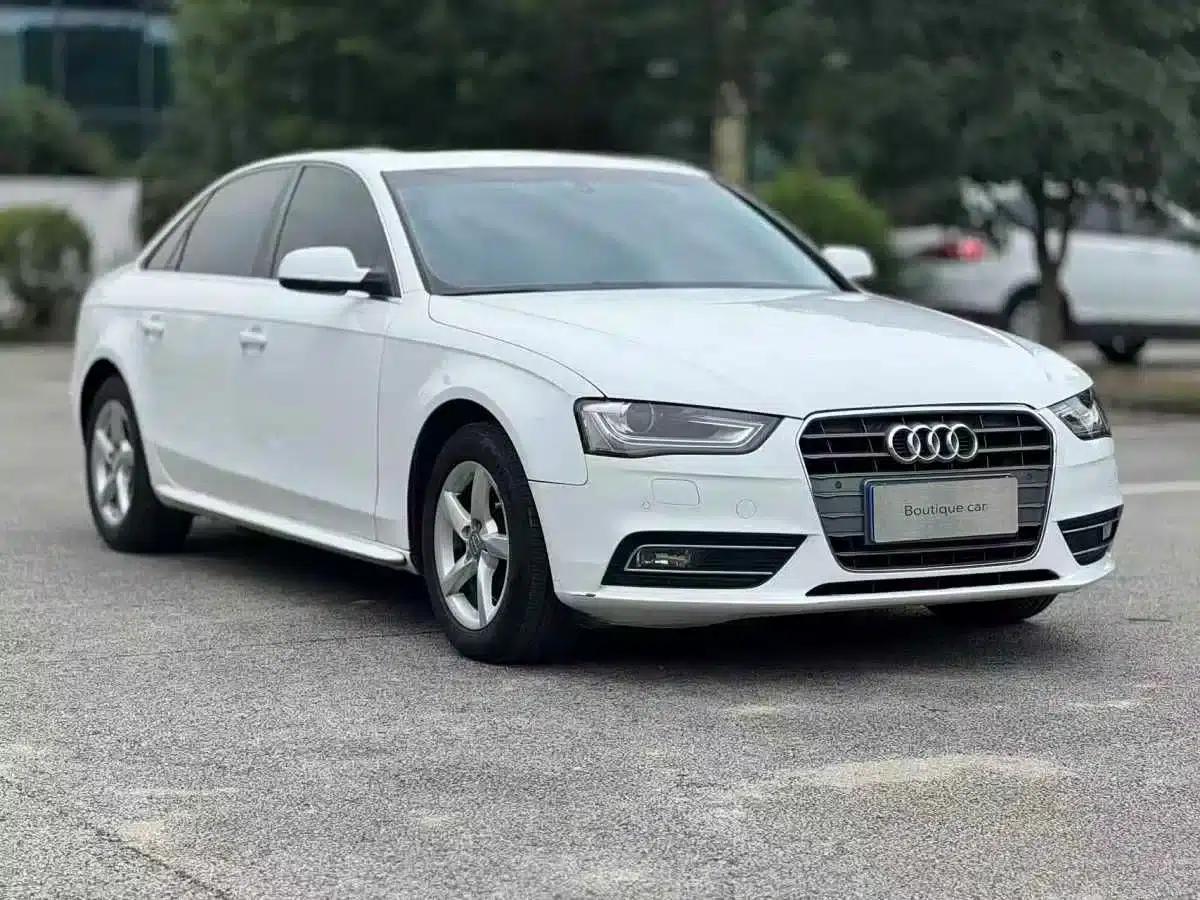 Audi A4L 2012 2.0 TFSI Automatic Standard Edition — миниатюра 2