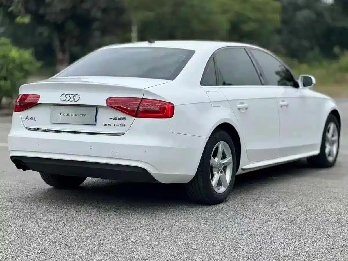 Audi A4L 2012 2.0 TFSI Automatic Standard Edition — миниатюра 4