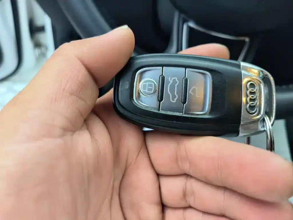 Audi A4L 2015 35 TFSI Automatic Standard Edition — миниатюра 12