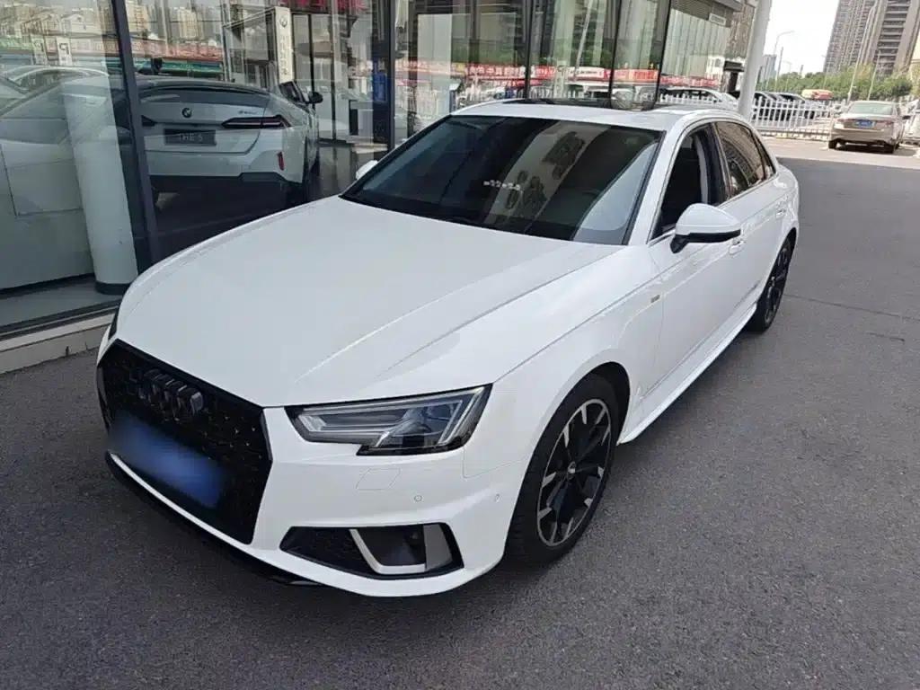 Audi A4L 2018 30th Anniversary Edition 40 TFSI Fashion Model — миниатюра 1