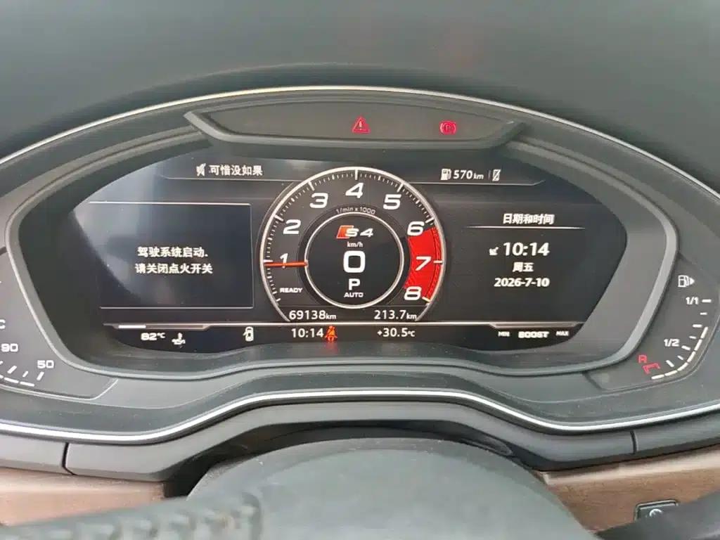 Audi A4L 2018 30th Anniversary Edition 40 TFSI Fashion Model — миниатюра 12