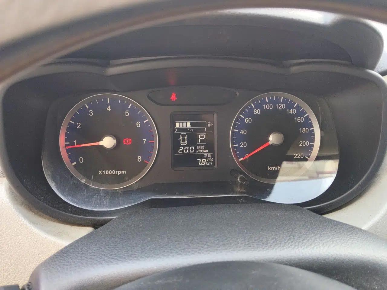 Venucia R50 2016 1.6L Automatic Elite Edition — миниатюра 11